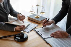 Lawyer,Legal,Advisor,,Businessman,Brainstorming,Information,On,Agreement,Details,Business